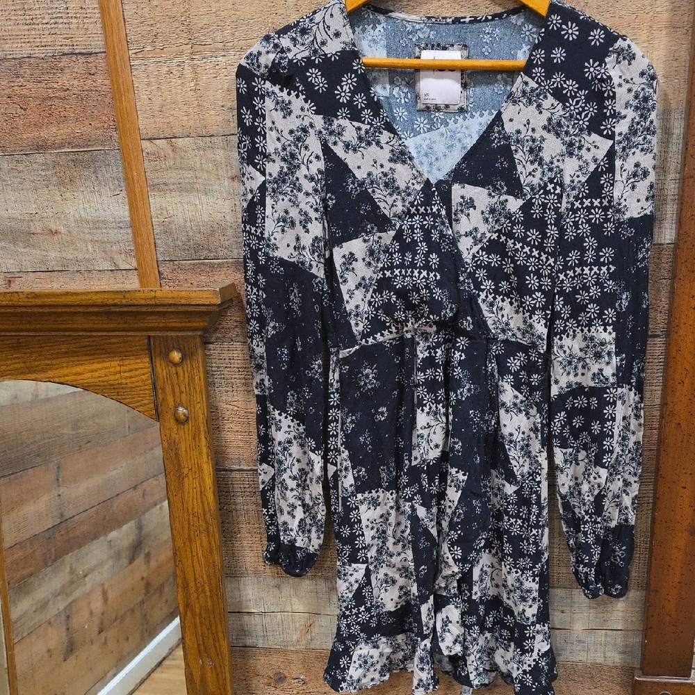 SO Gray and Black Floral Pattern Dress